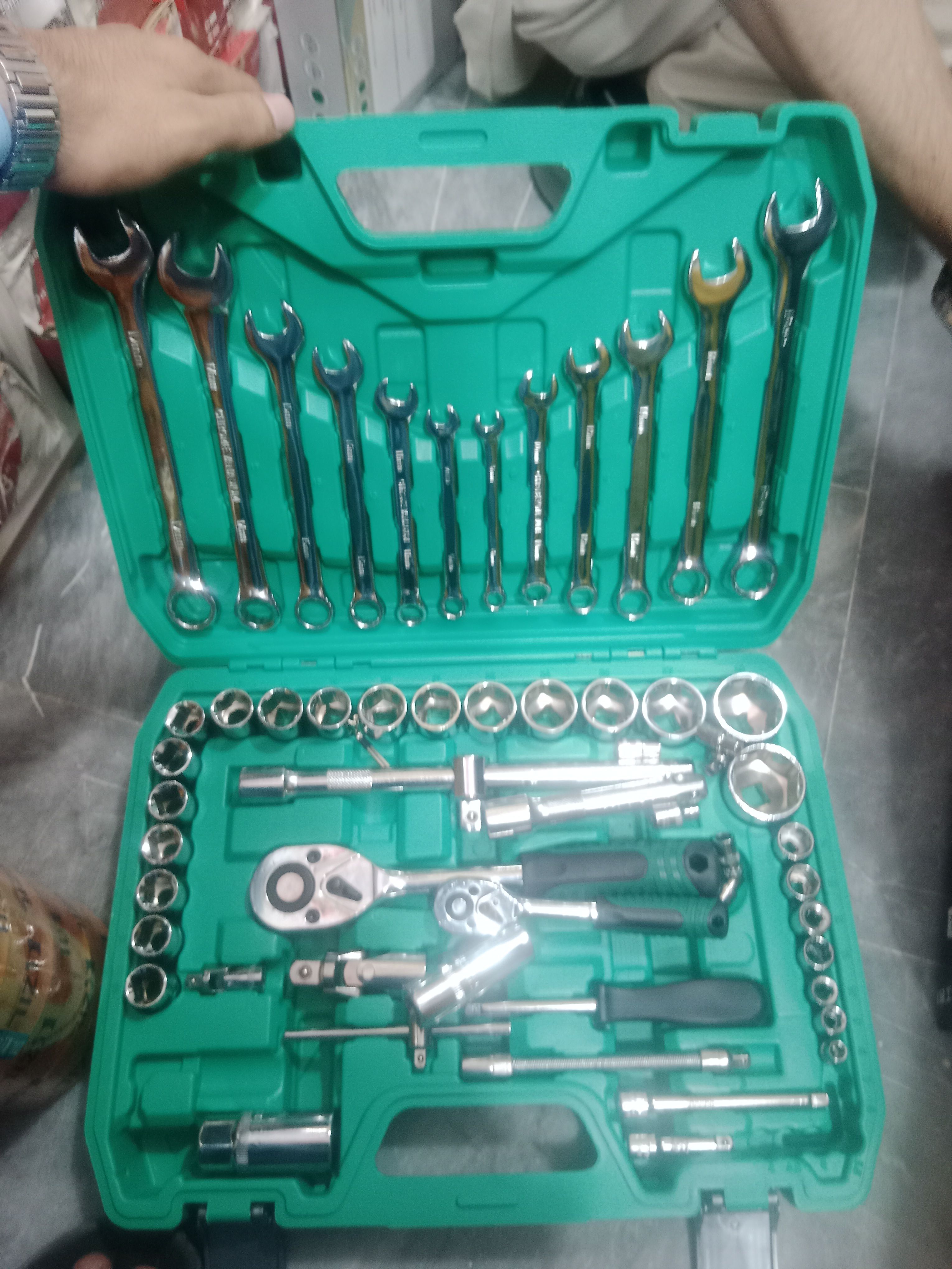 61 Piece Chrome Vanadium Cr V Socket Wrench And Sleeve Tool Set - Tool Set Designed For Hardware Maintenance And Daily Repair Routine